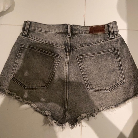 COPY - Zara grey jean shorts - Picture 2 of 4
